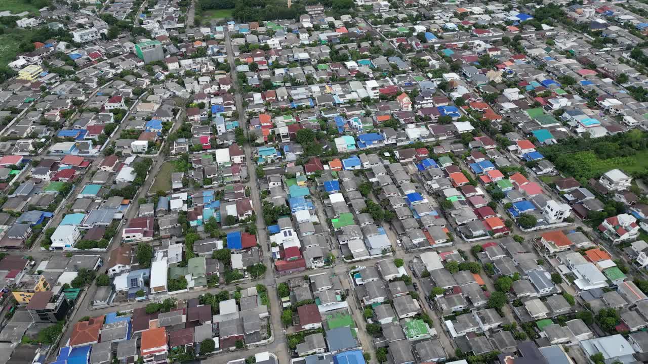 从上面看4K城市住房开发视频下载