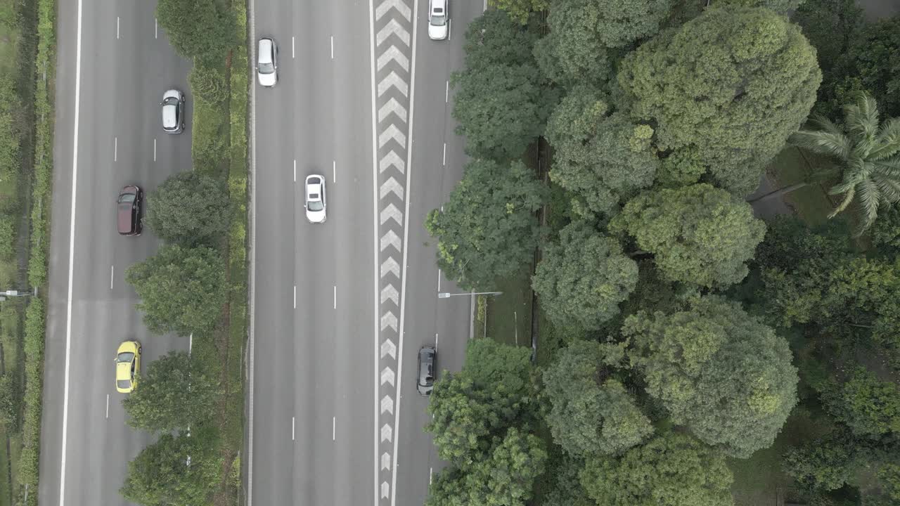 繁忙道路的鸟瞰图视频素材