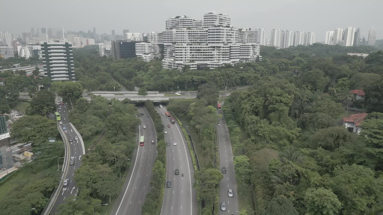 鸟瞰繁忙的新加坡高速公路视频素材