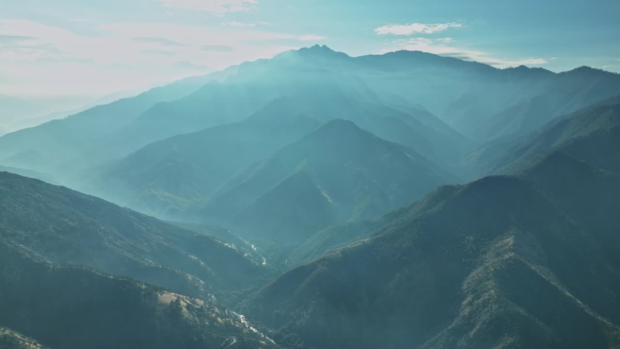 从飞机上看山脉的景色视频素材