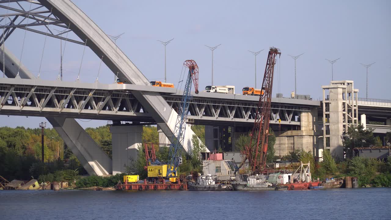 在基辅建造一座Podolsky大桥视频下载