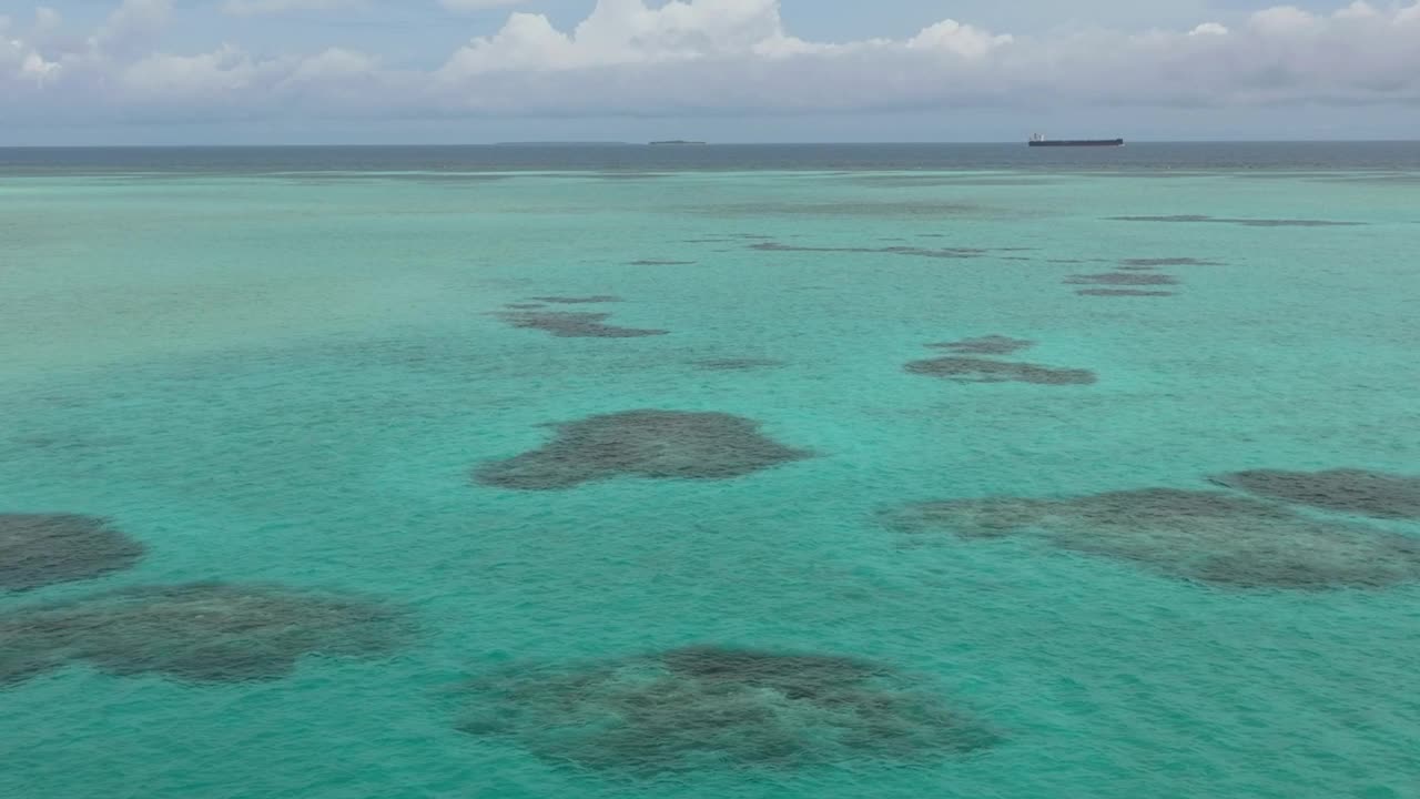 泻湖的海水表面。视频素材