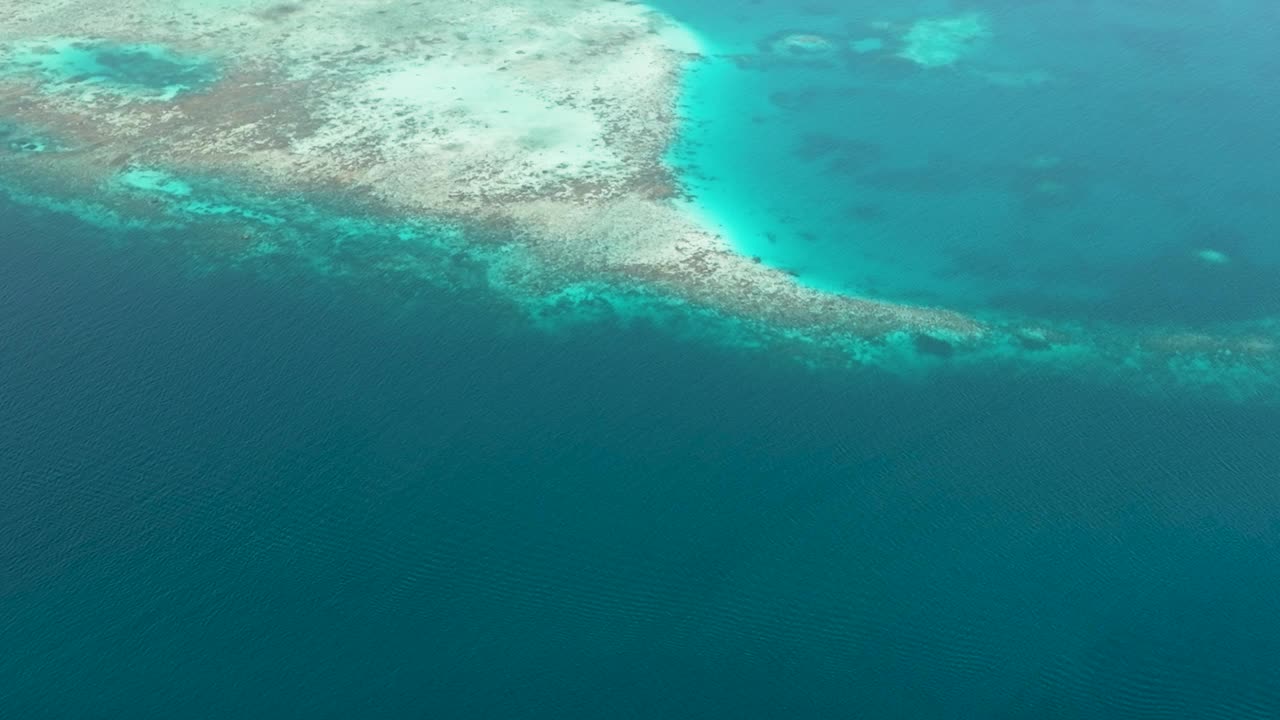 泻湖的海水表面。视频素材