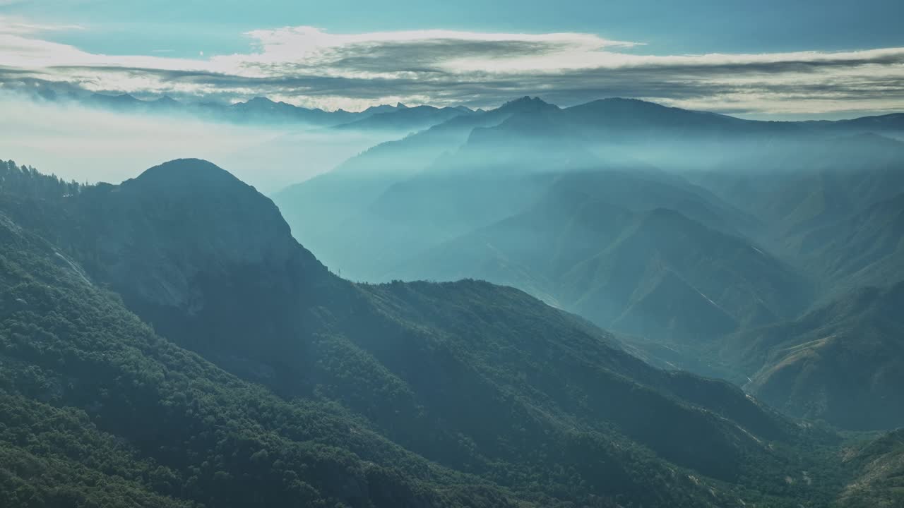 从飞机上看山脉的景色视频素材