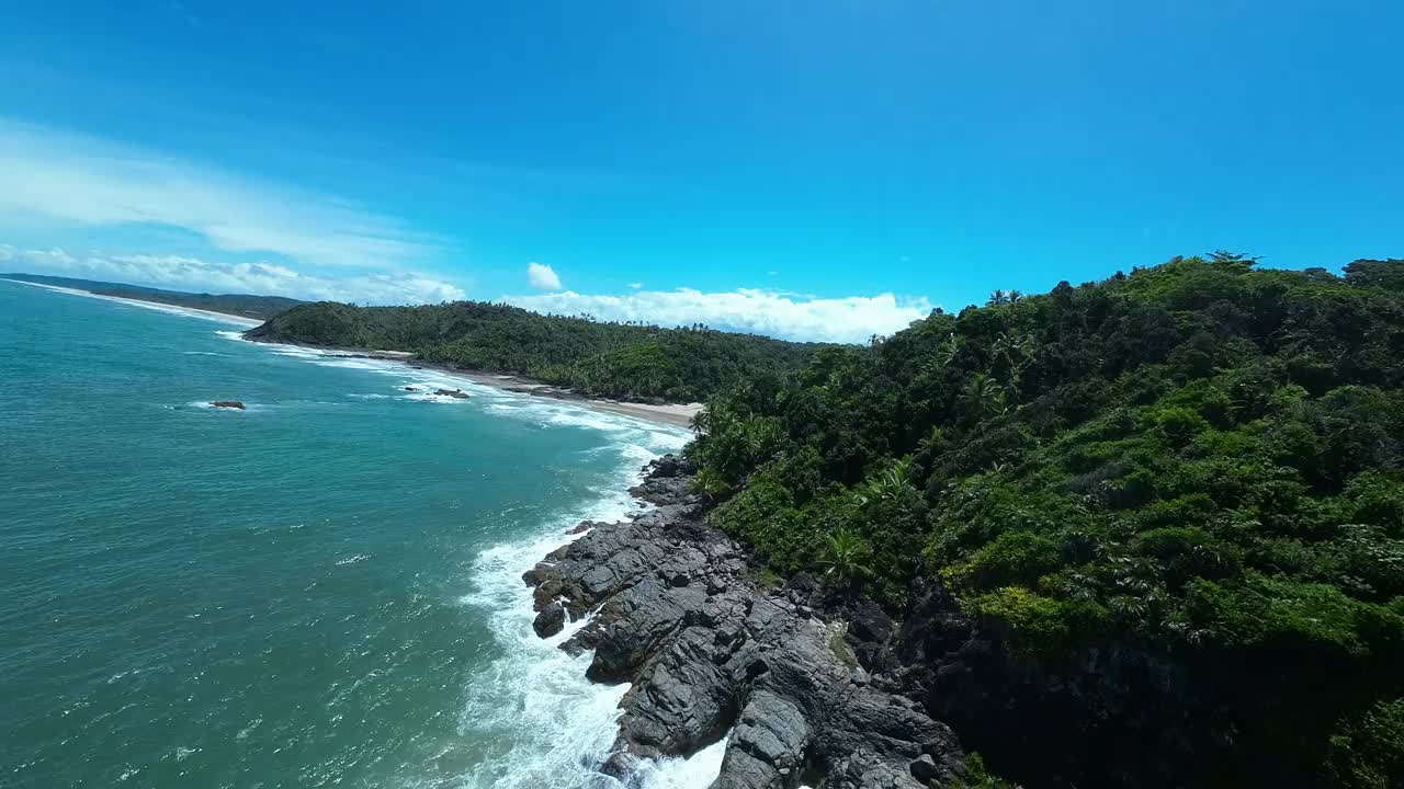 在巴西巴伊亚州的伊塔卡尔伊海滩。旅游景观。视频素材