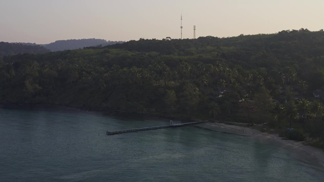 鸟瞰泰国古德岛的海港视频素材