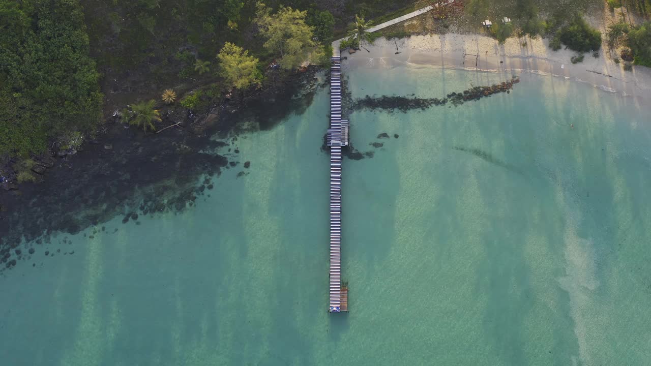 在泰国的古德岛观看岛上的码头视频素材