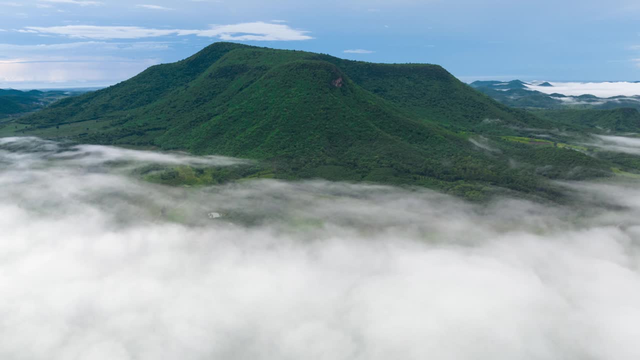 飘过山谷的云或雾视频素材