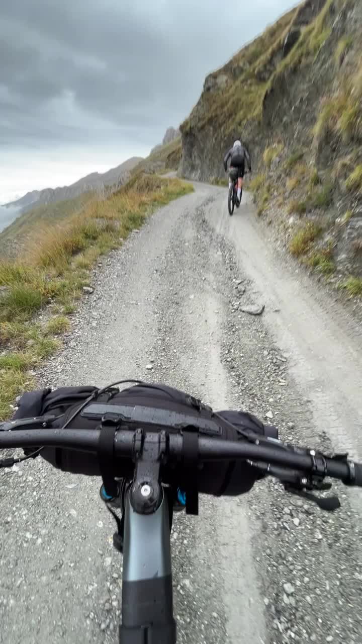 在高山口背包旅行视频素材