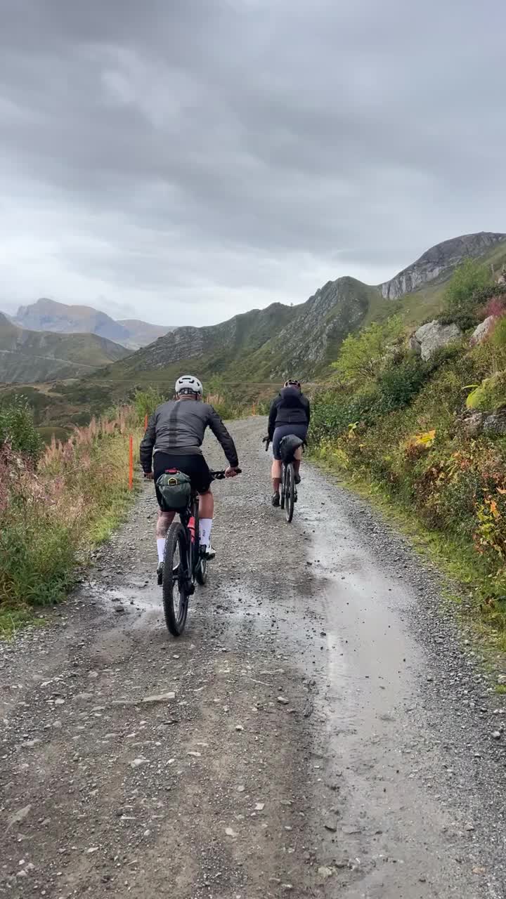 在高山口背包旅行视频素材