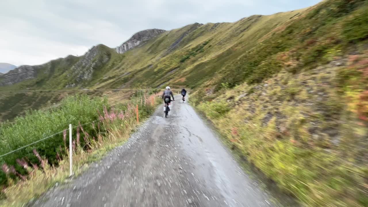 在高山口背包旅行视频素材