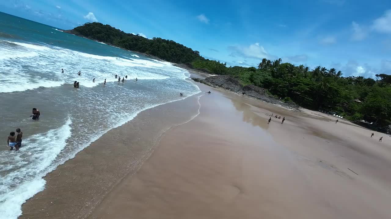 巴西巴伊亚州伊塔卡尔的特里里卡海滩。旅游景观。视频素材