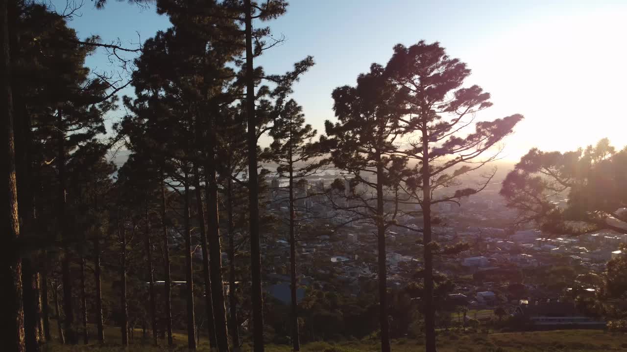 日出视频在开普敦城市碗和桌山。视频下载