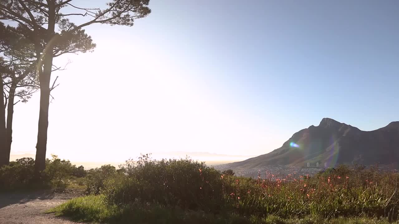 日出视频在开普敦城市碗和桌山。视频下载