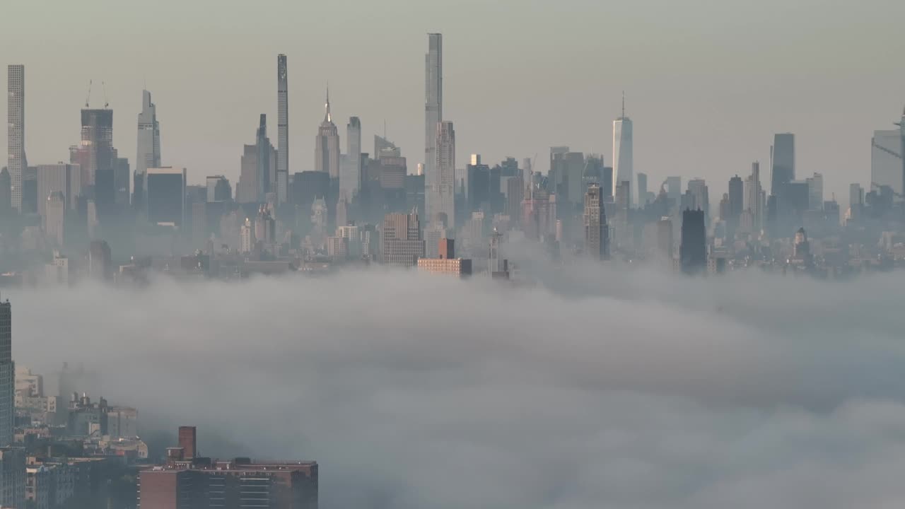 纽约市天际线-日出-雾-鸟瞰图视频素材