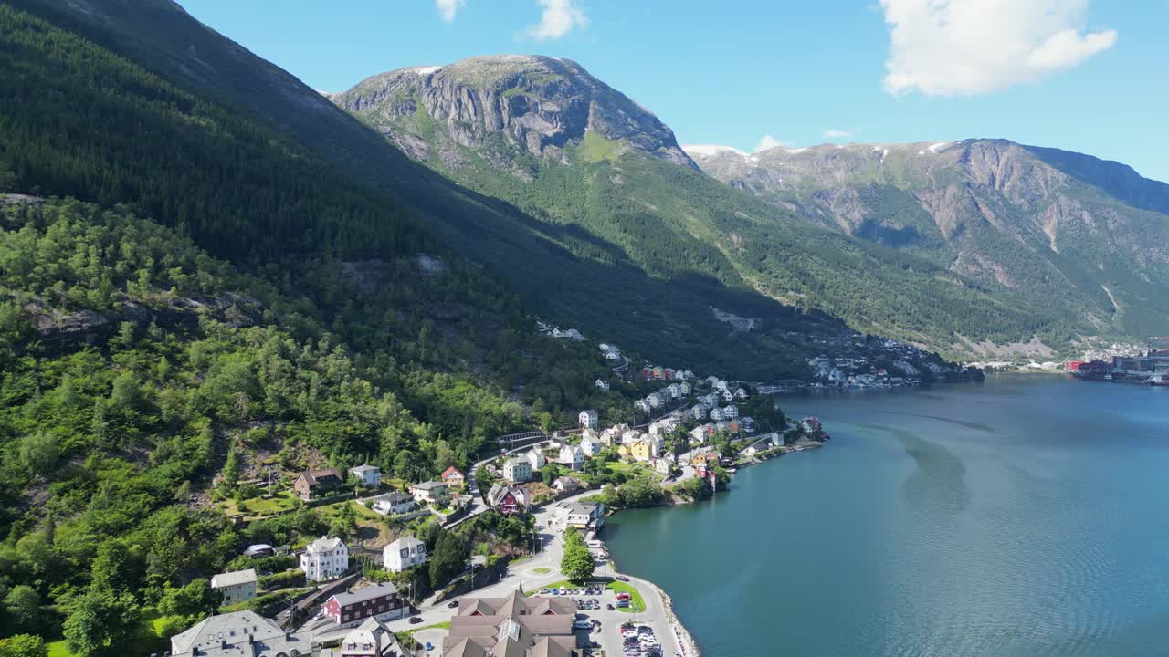 挪威维斯特兰Hardanger峡湾的Odda村，斯堪的纳维亚半岛-空中4k视频素材