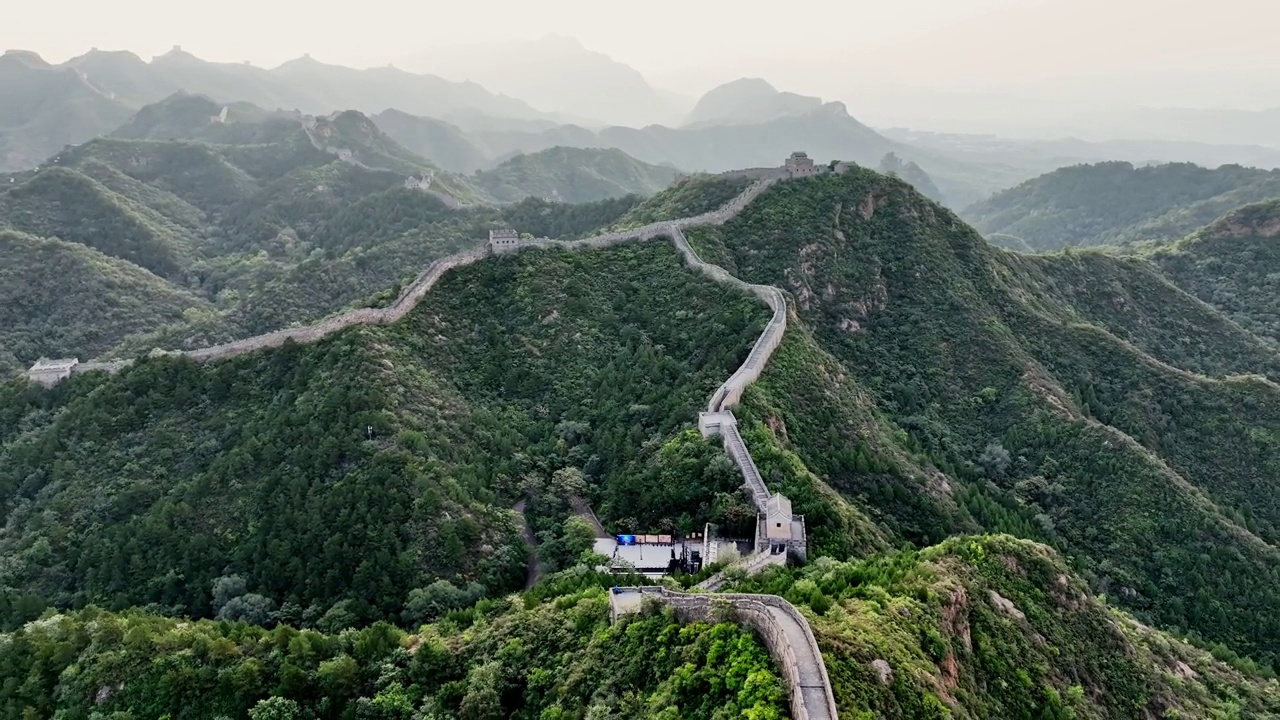 中国长城金山岭段的后视图视频素材