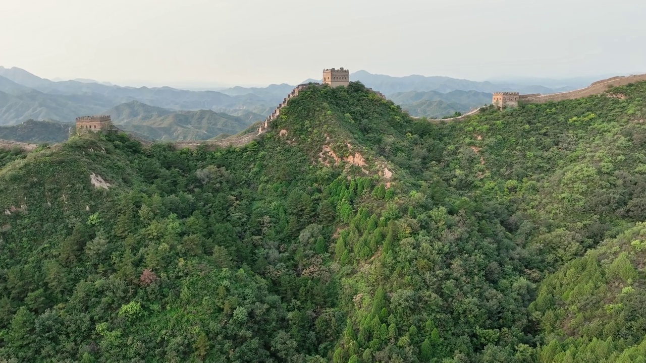 在中国的长城上空飞行视频素材