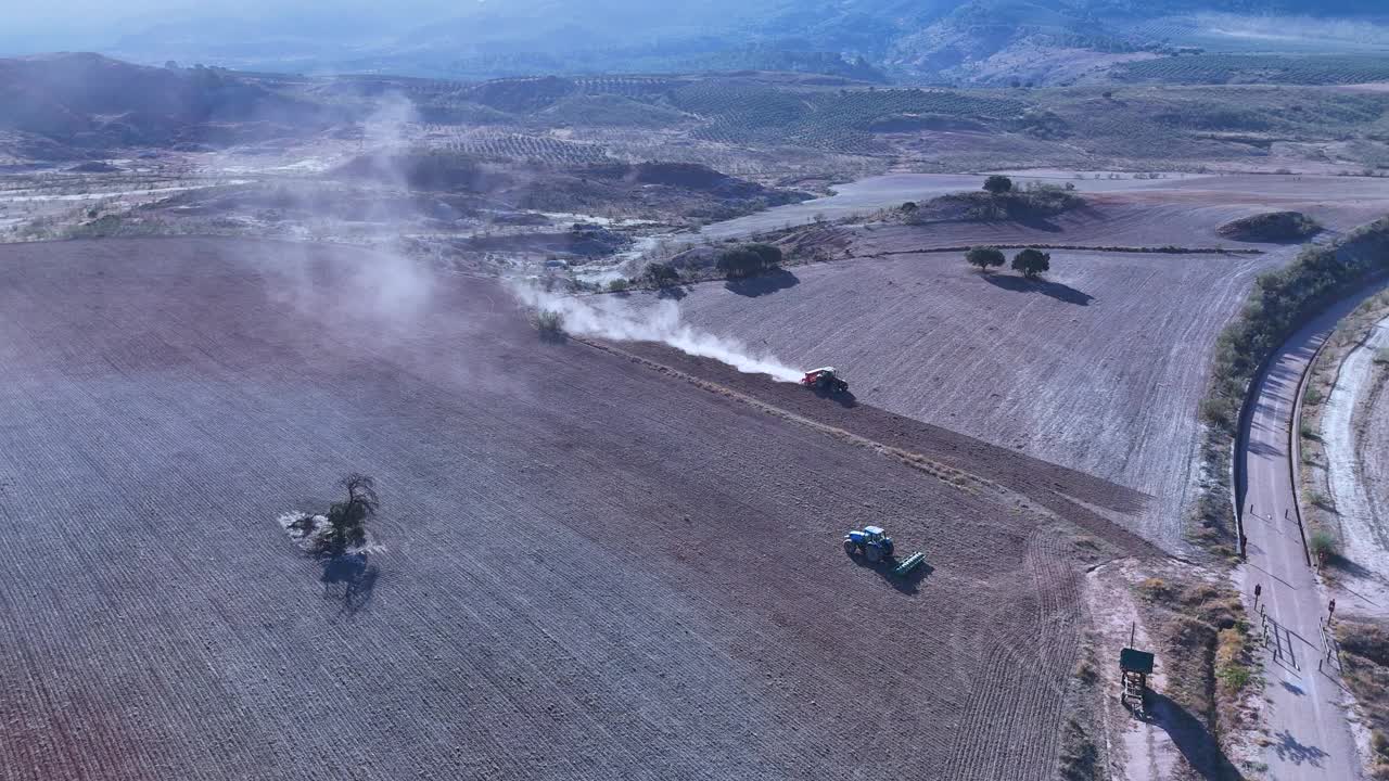 绿街的风景。无人机鸟瞰图。哈恩的绿道。Genave。哈恩省。安达卢西亚。西班牙。欧洲视频素材