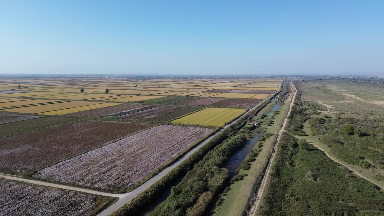 壮观的风景宁静:从4K空中视角捕捉希腊雄伟的三角洲地区的电影之旅视频素材