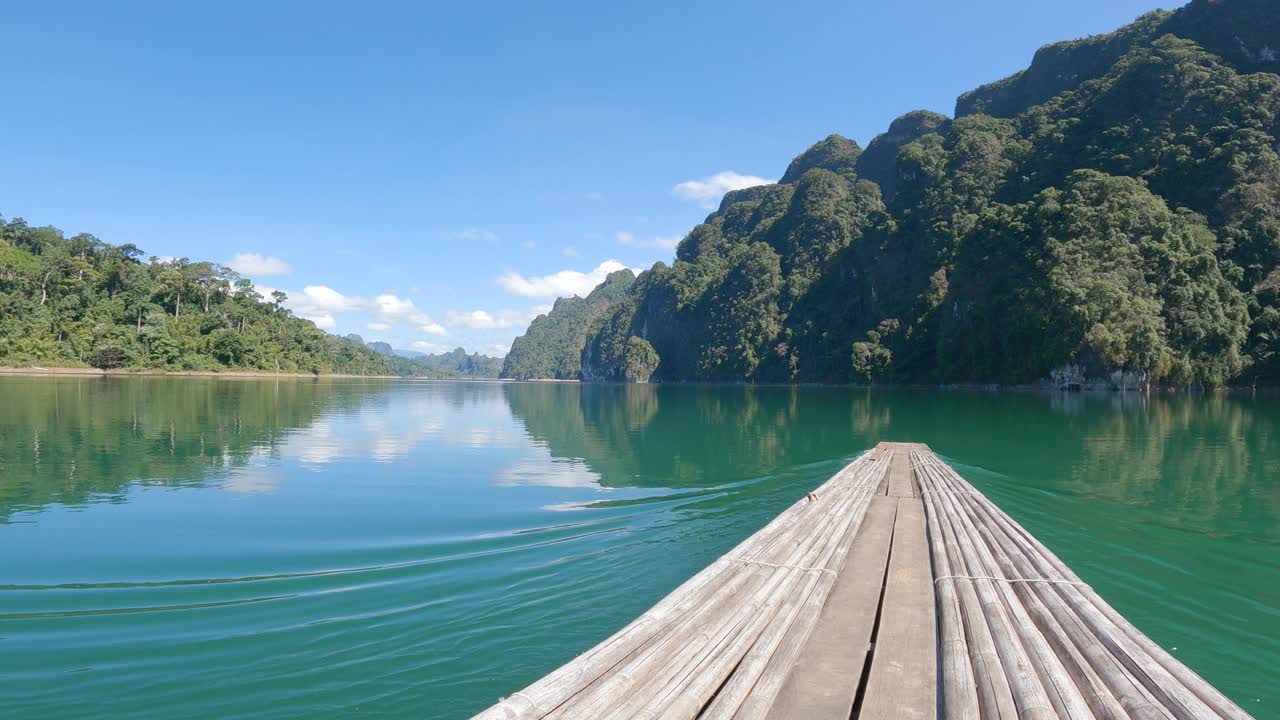 竹筏上的周兰湖，泰国视频素材