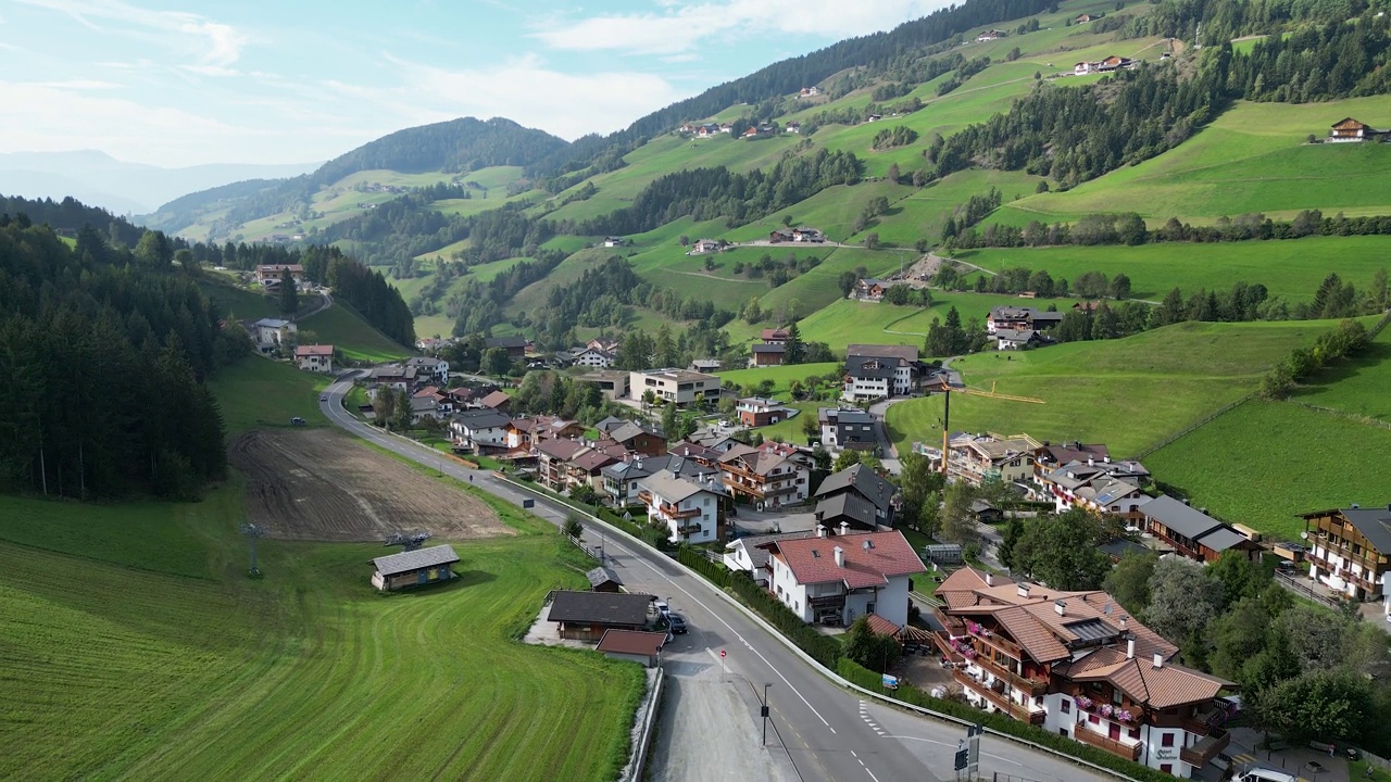 Val di Funes, Dolomiti，意大利，航拍视频视频下载