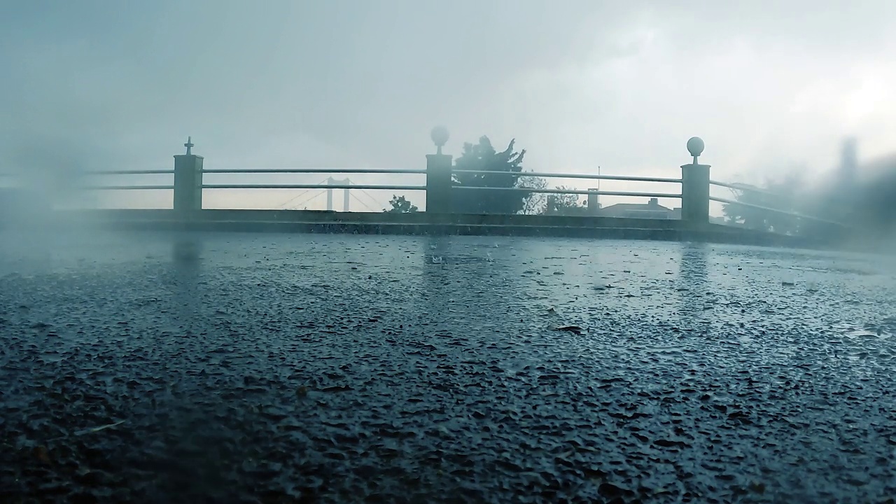 雨天落在地上的雨滴-时间流逝视频下载