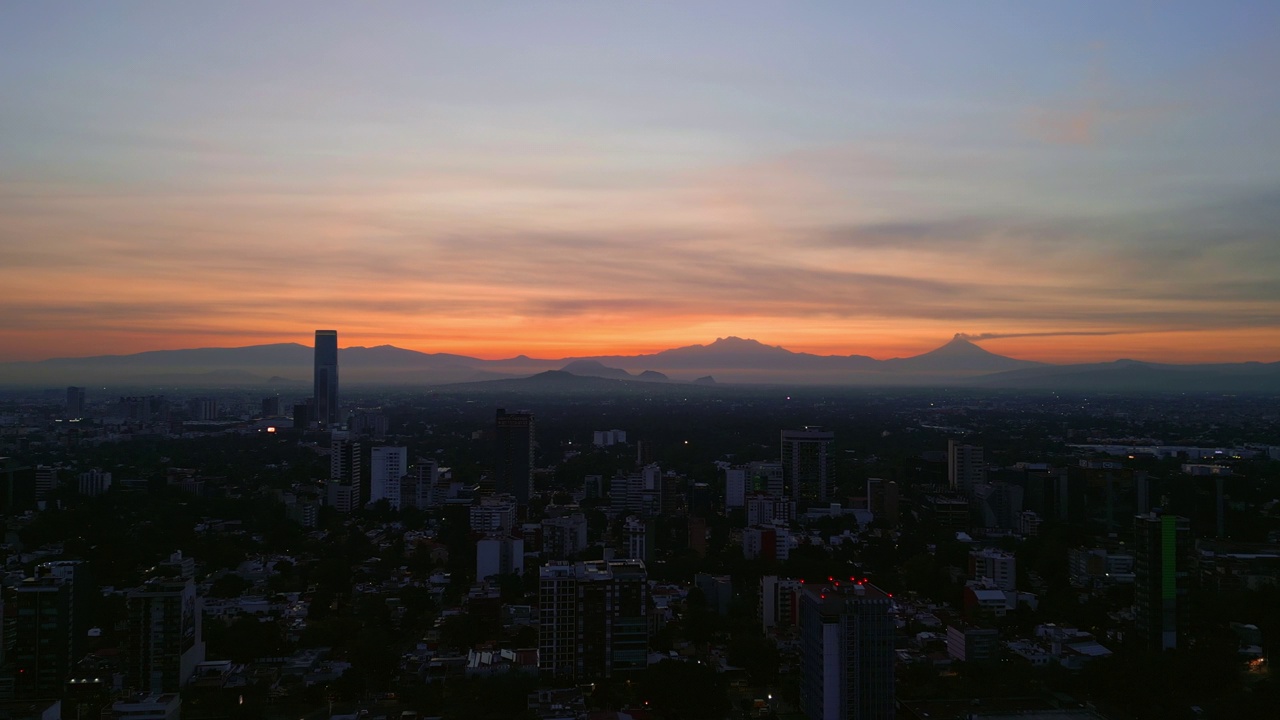 黎明时分的墨西哥城火山景观视频素材