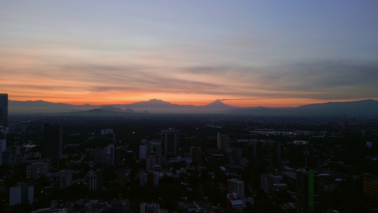 黎明时分的墨西哥城火山景观视频素材