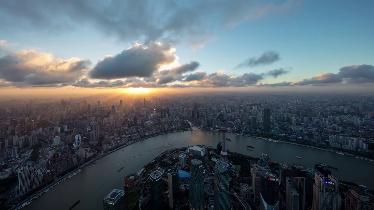 夕阳下浪漫的天空视频下载