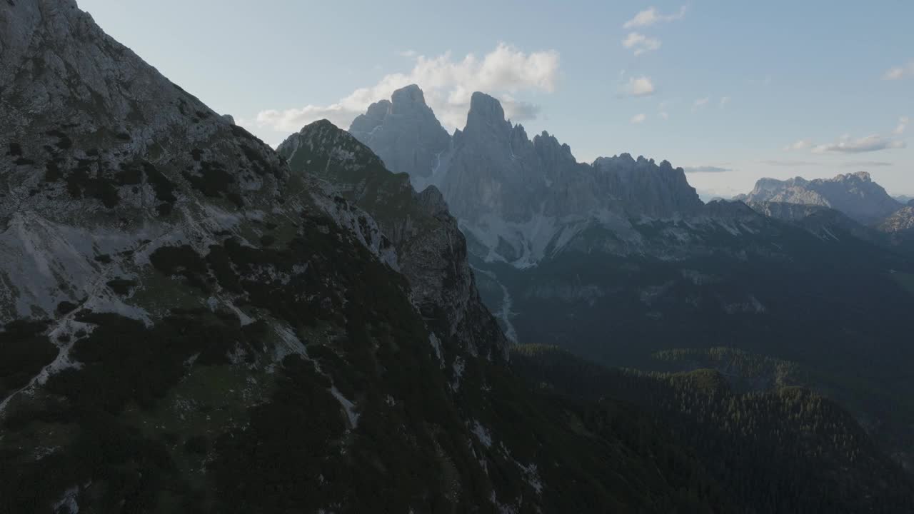 鸟瞰Cortina d’ampezzo, Trentino，南蒂罗尔，意大利。视频素材