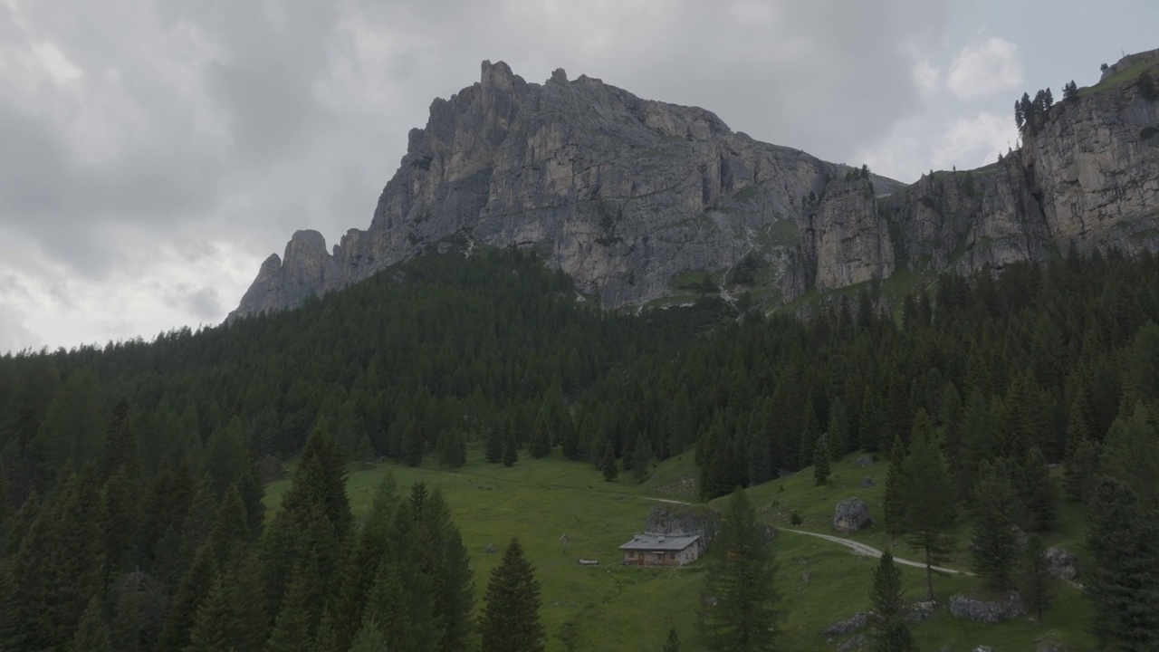 鸟瞰Cortina d’ampezzo, Trentino，南蒂罗尔，意大利。视频素材