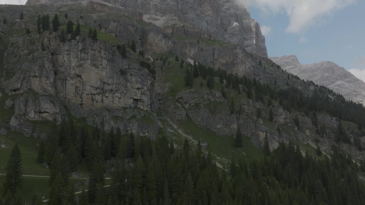 鸟瞰Cortina d’ampezzo, Trentino，南蒂罗尔，意大利。视频素材