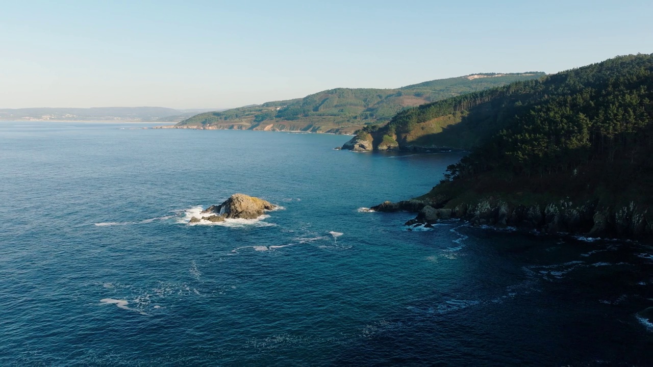 宁静水域的风景如画视频素材