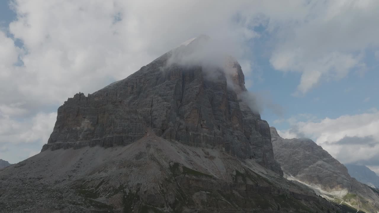 鸟瞰Cortina d’ampezzo, Trentino，南蒂罗尔，意大利。视频素材