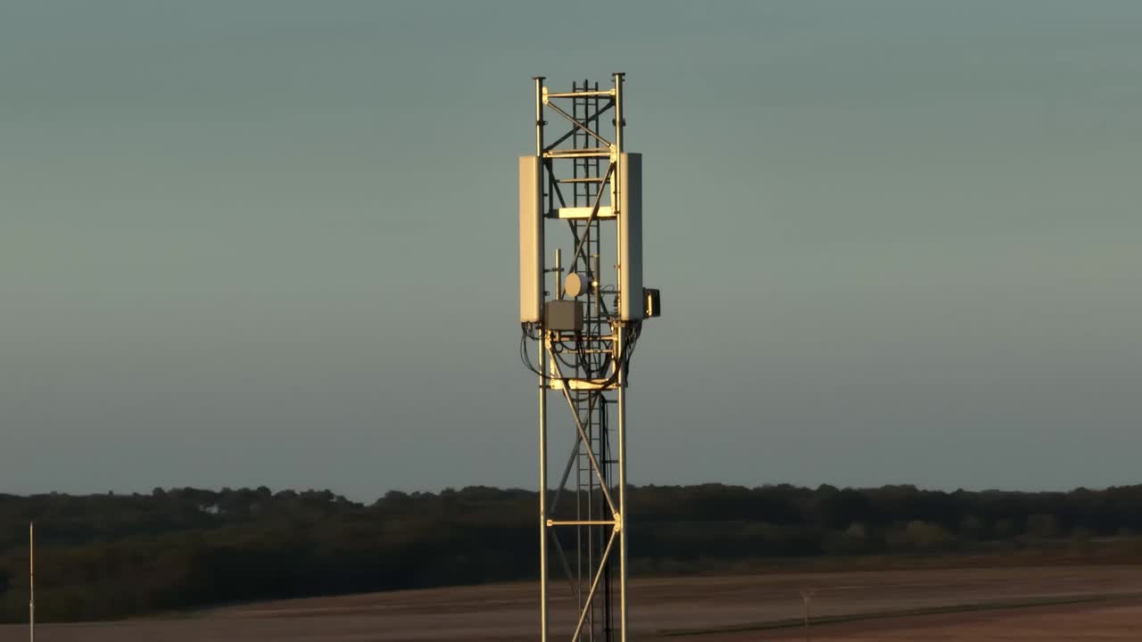 电话桅杆结构。法国电信网络基础设施，航空视频素材