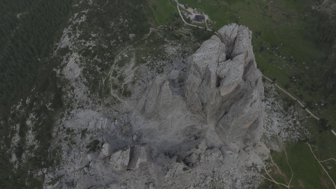 鸟瞰Cortina d’ampezzo, Trentino，南蒂罗尔，意大利。视频素材