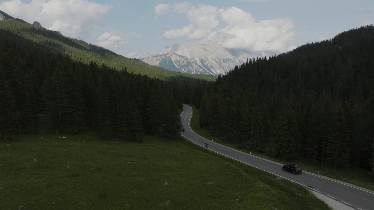 鸟瞰Cortina d’ampezzo, Trentino，南蒂罗尔，意大利。视频素材