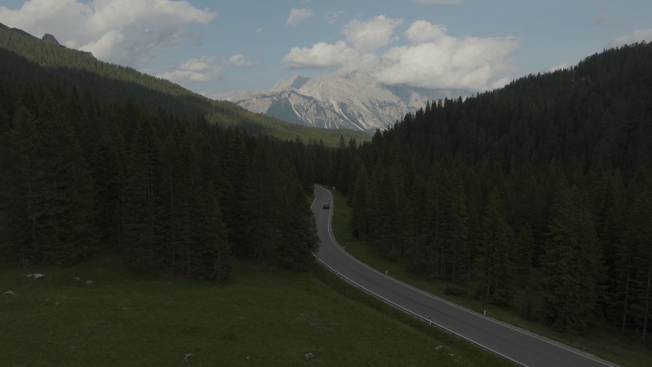 鸟瞰Cortina d’ampezzo, Trentino，南蒂罗尔，意大利。视频素材