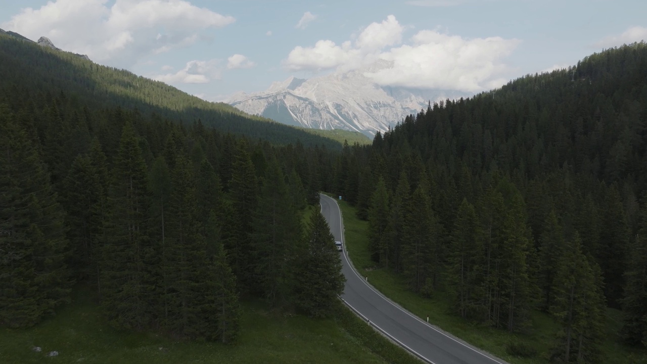 鸟瞰Cortina d’ampezzo, Trentino，南蒂罗尔，意大利。视频素材