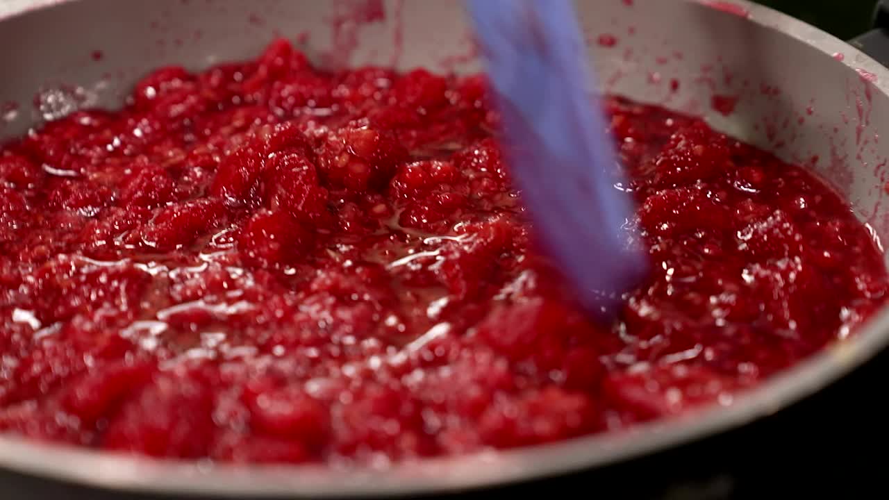 煮草莓酱视频下载
