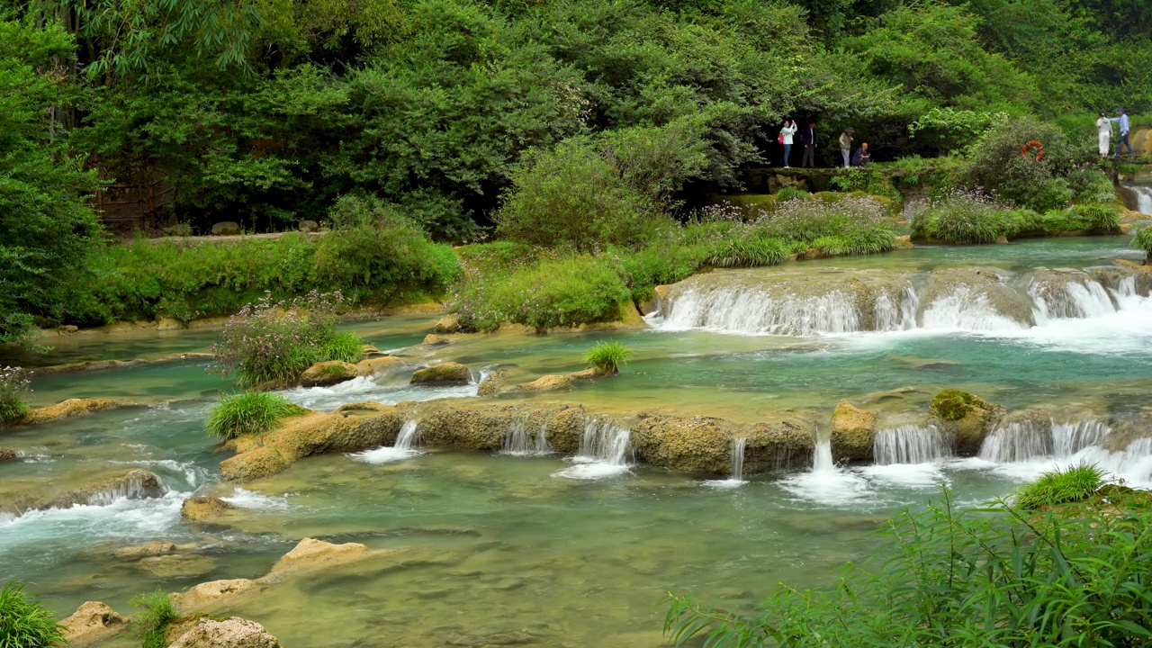 瀑布，湖泊和溪流自然景观4k视频素材