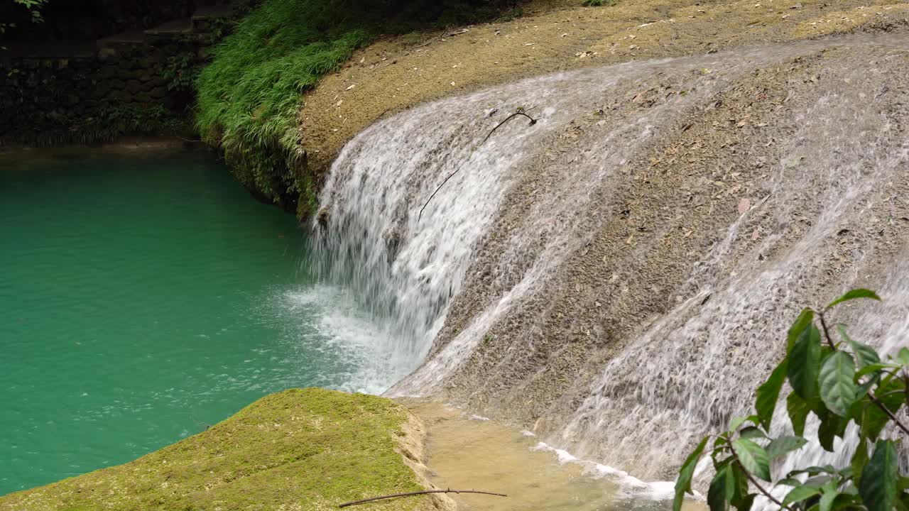 瀑布，湖泊和溪流自然景观4k视频素材