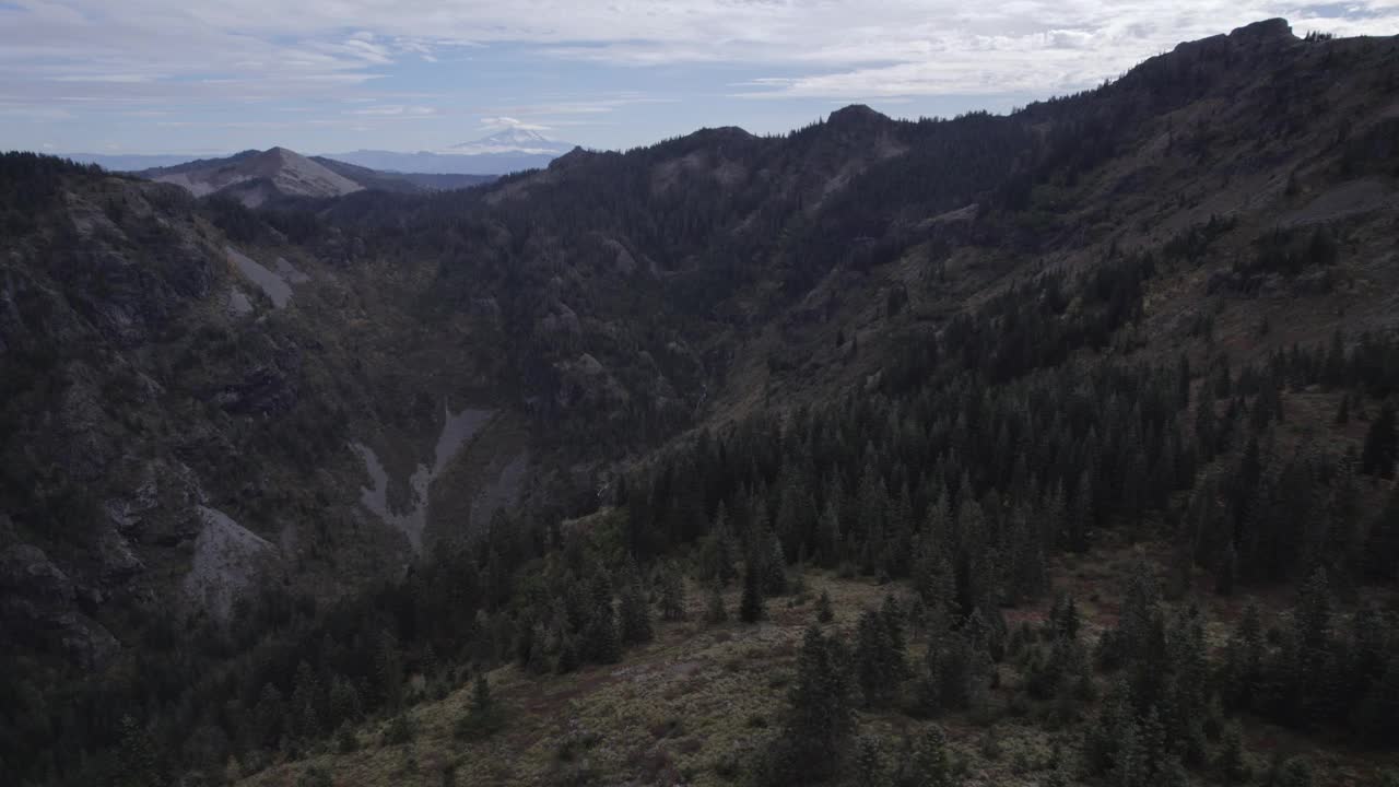 秋季的山地地形视频下载