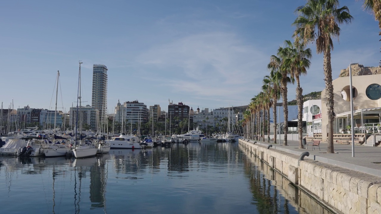 日落时分的阿利坎特海港，科斯塔布兰卡，西班牙，地中海视频素材