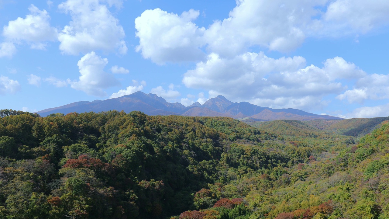 秋日山野云游视频下载