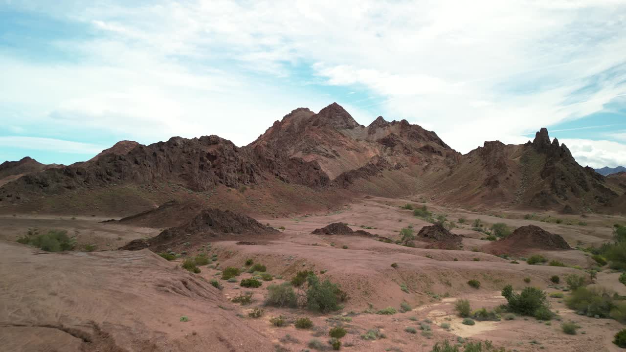 半岛东海岸墨西哥下加利福尼亚州红色和棕色火山山景观航拍图视频素材