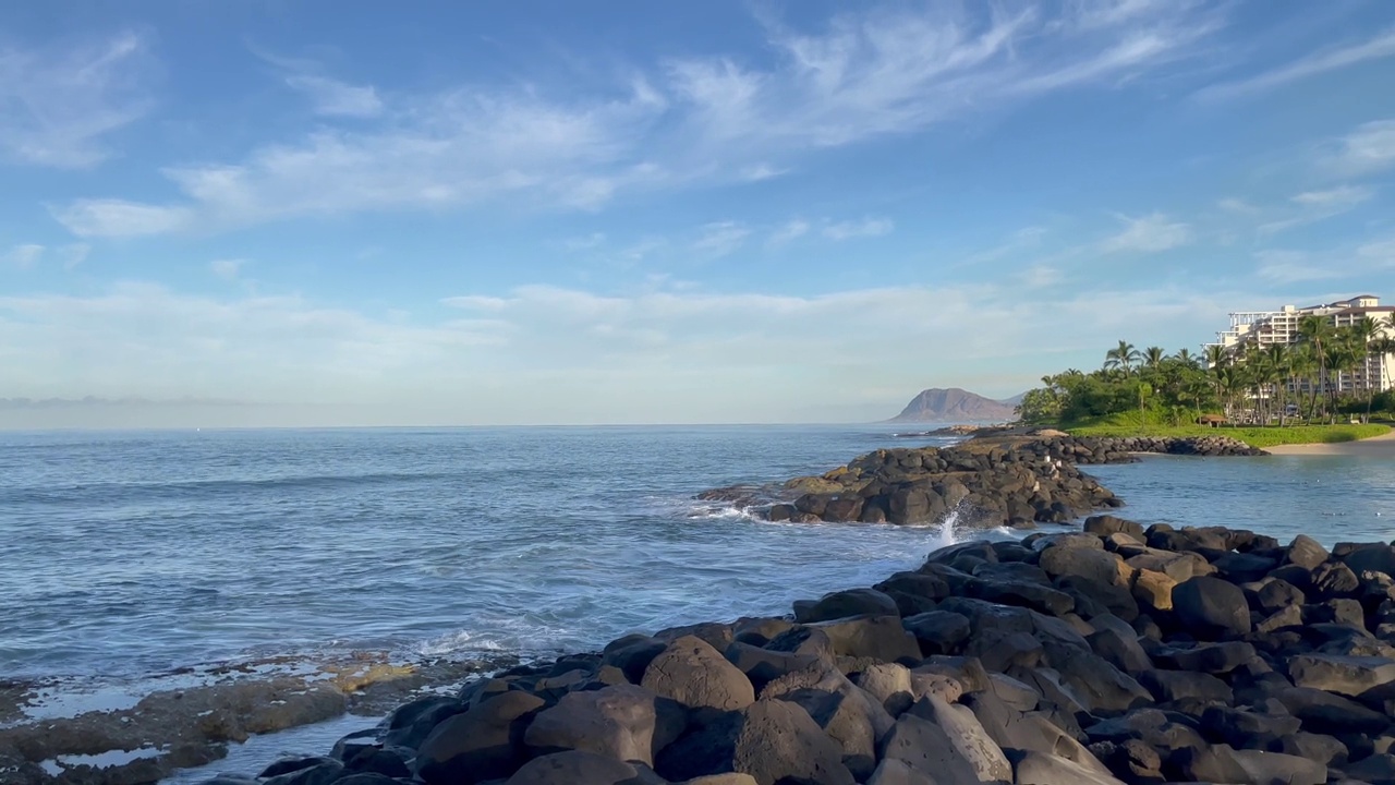 风景秀丽的全景西瓦胡岛海岸远景在清晨，夏威夷视频素材