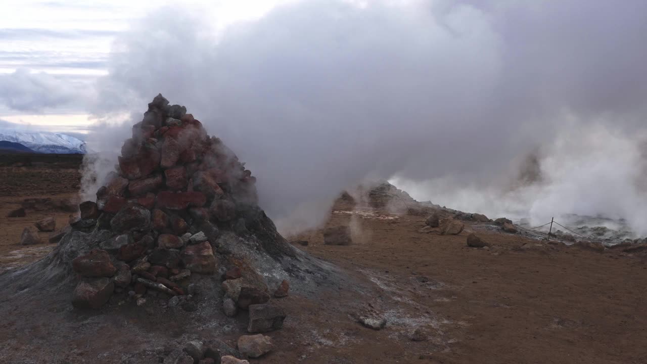 冰岛Hverir Námafjall火山喷发孔。视频素材