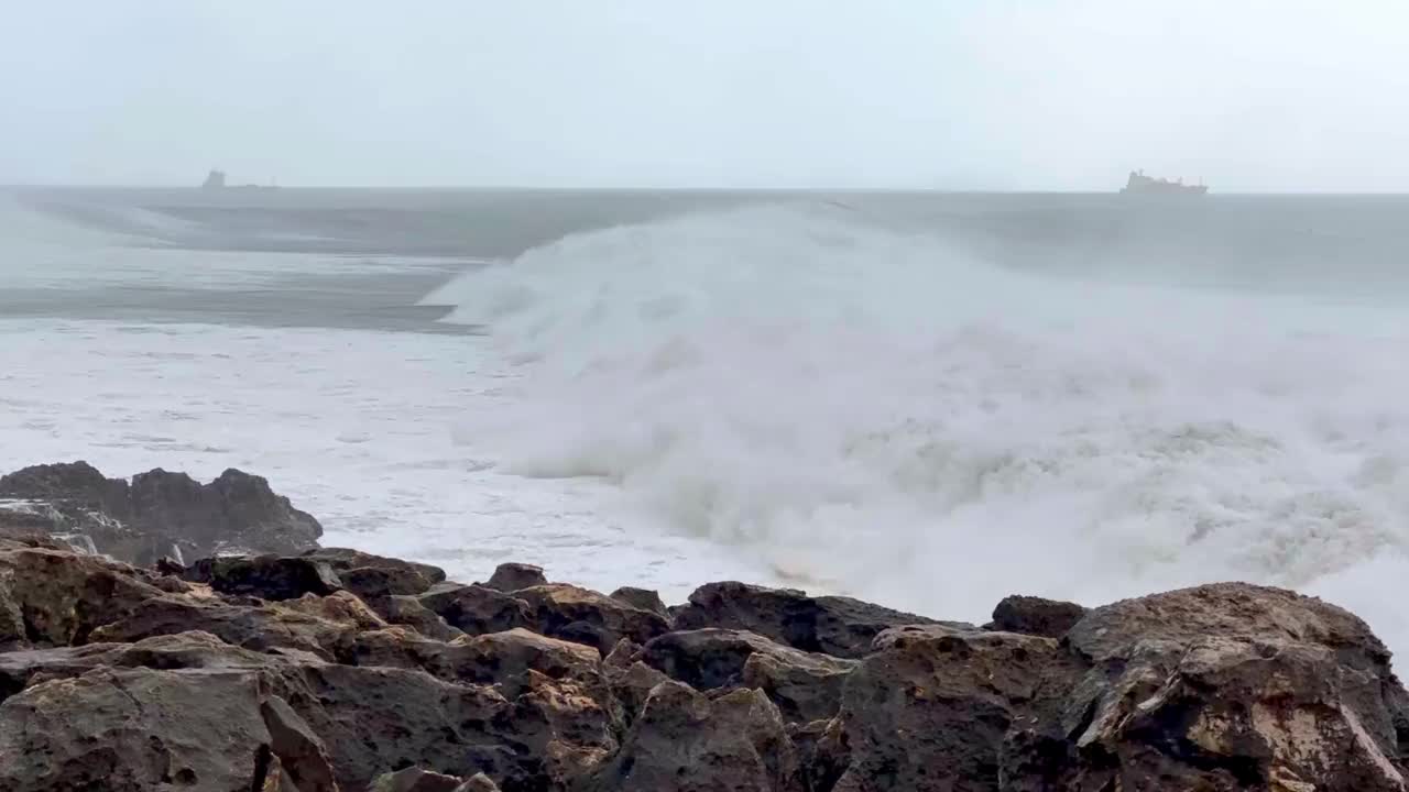 卡斯凯伊斯海岸的海浪视频素材